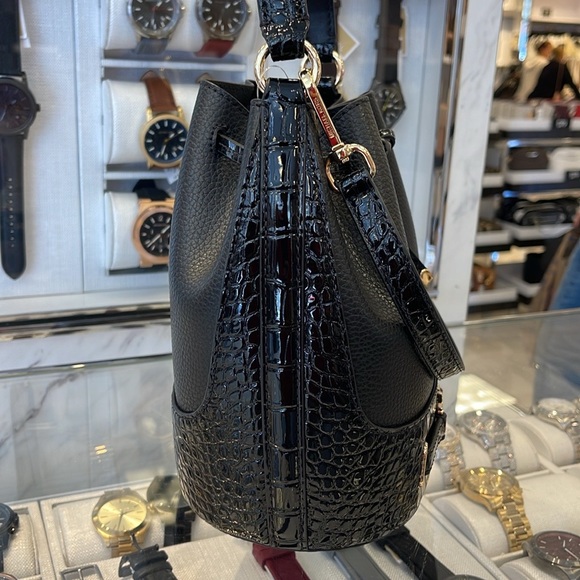 MICHAEL KORS 
Reed Medium Pebbled Leather Belted Bucket Messenger Satchel Crossb - Picture 12 of 16